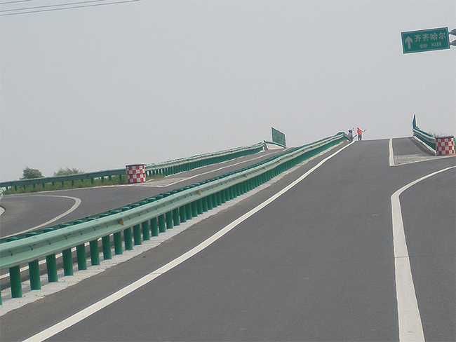 宜春高速公路护栏的材质与规格