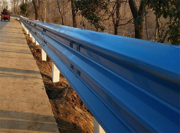 宜春公路波形护栏板的优点